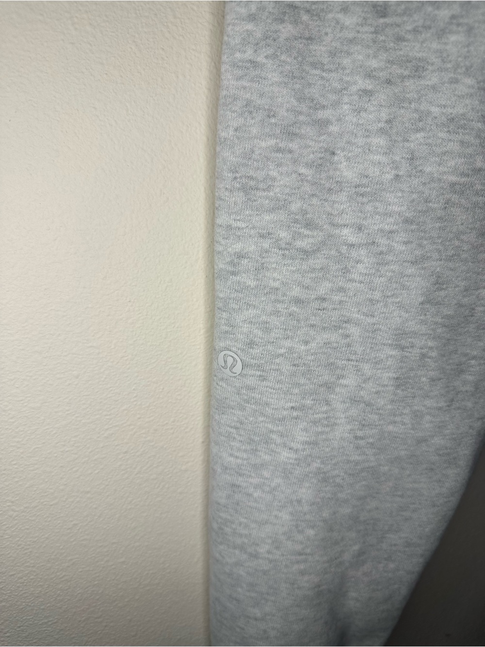Lululemon Scuba High-Rise Jogger
Heathered Core Ultra Light Grey W5DD3S size 4 - Picture 5 of 9